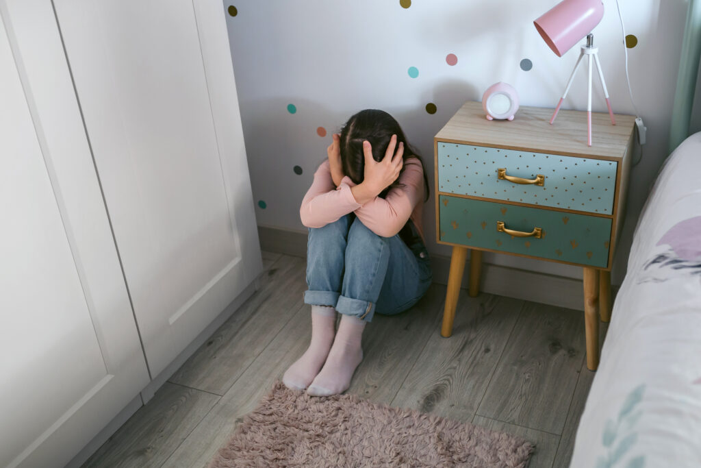 girl holding her head
